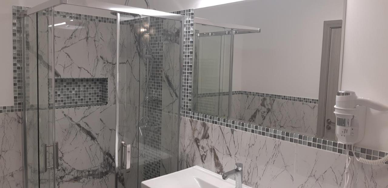 Aqua West Apartment Free Parking- Self Check-In Oradea Εξωτερικό φωτογραφία