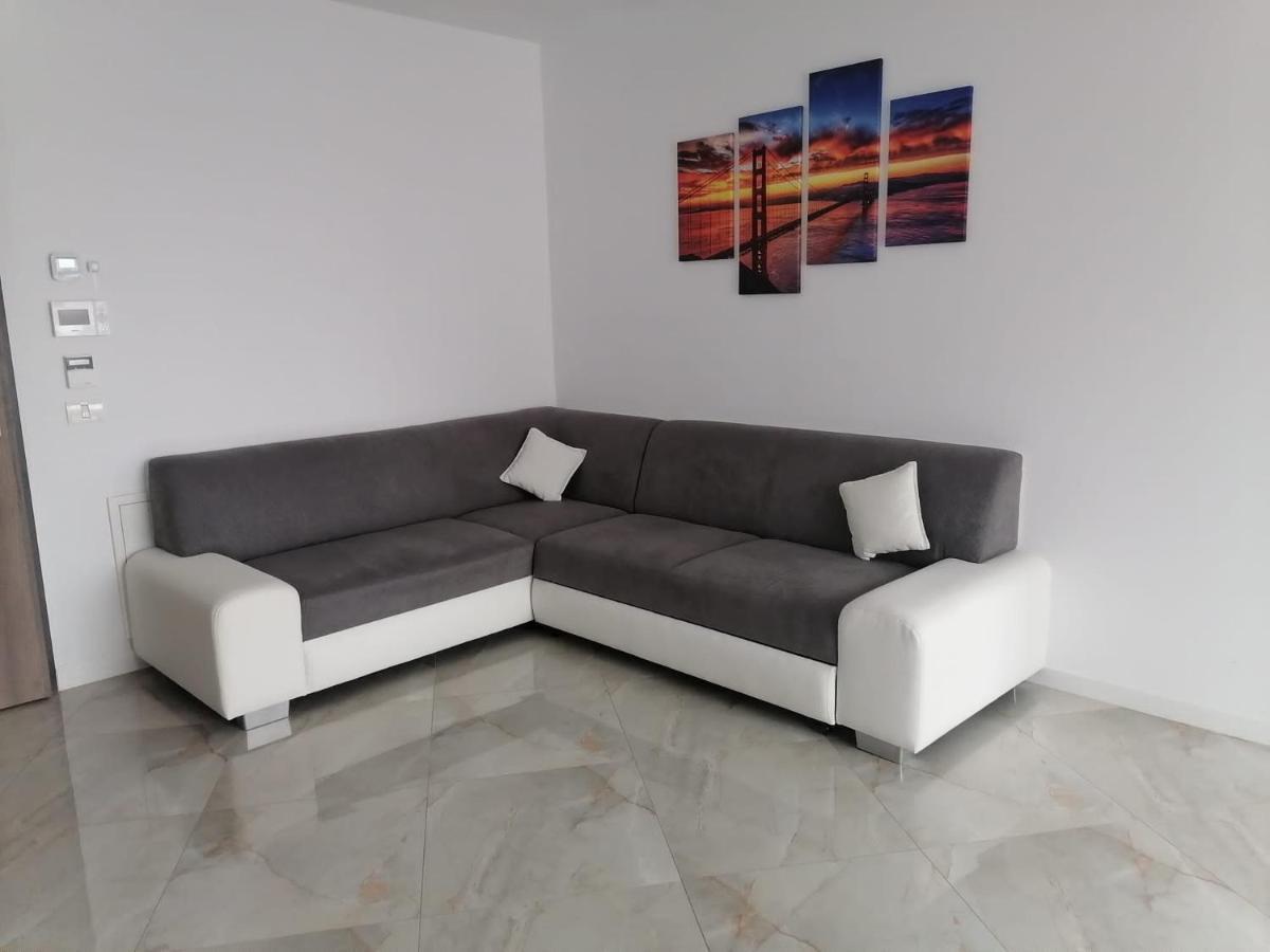 Aqua West Apartment Free Parking- Self Check-In Oradea Εξωτερικό φωτογραφία